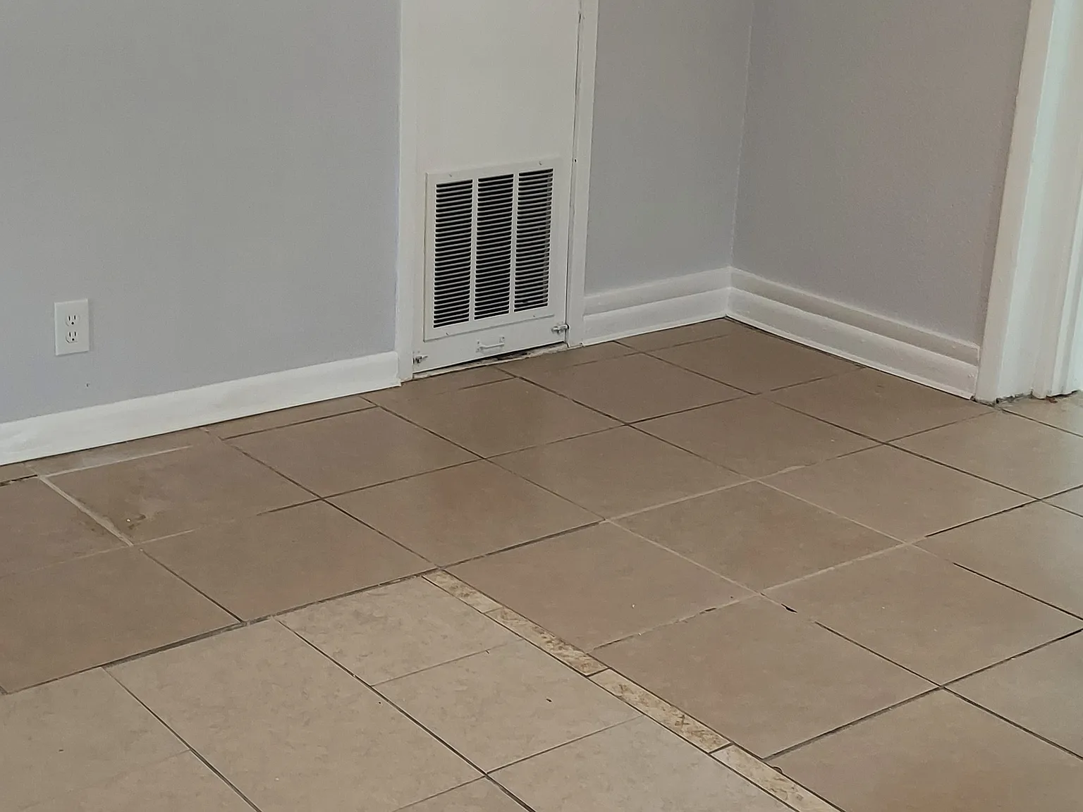 3 bed, 725 sqft, $1,900 — Photo 4