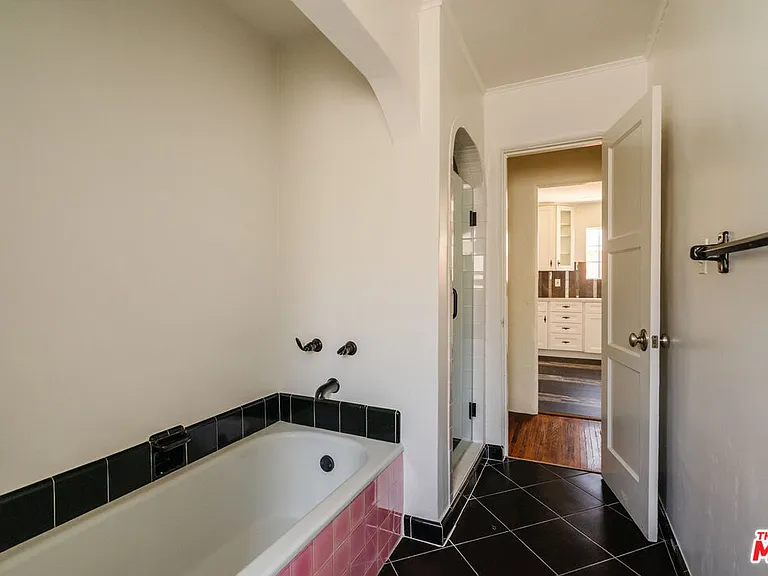2735 Clyde Ave — Photo 22