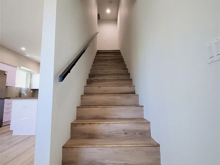 2337 Crenshaw Blvd #1/2 — Photo 9
