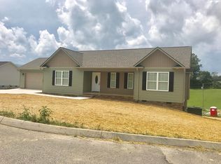 Storm Ln, Jacksboro, TN 37757