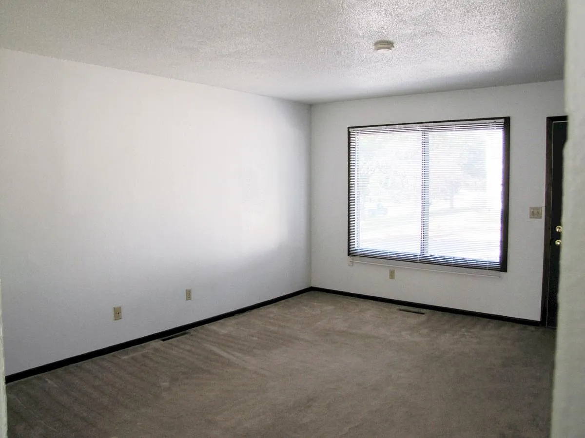 2 bed, 1.5 bath, $995 — Photo 3