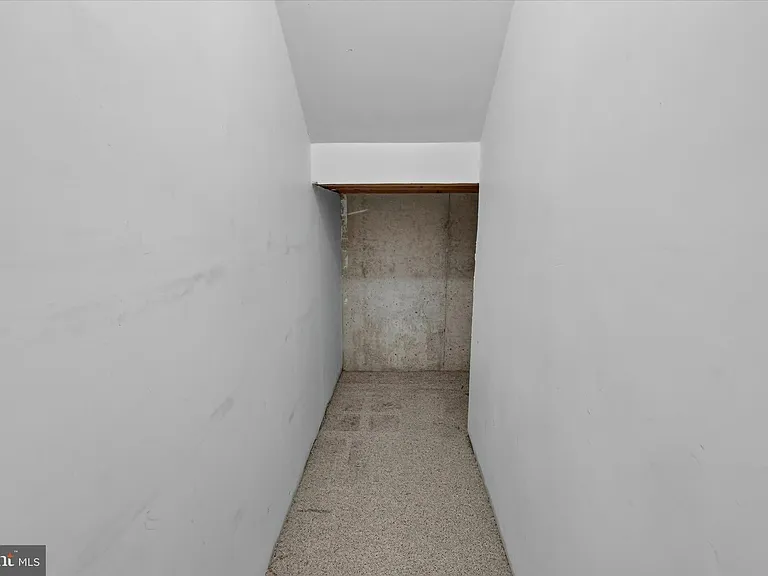 27 Lincoln Dr — Photo 41