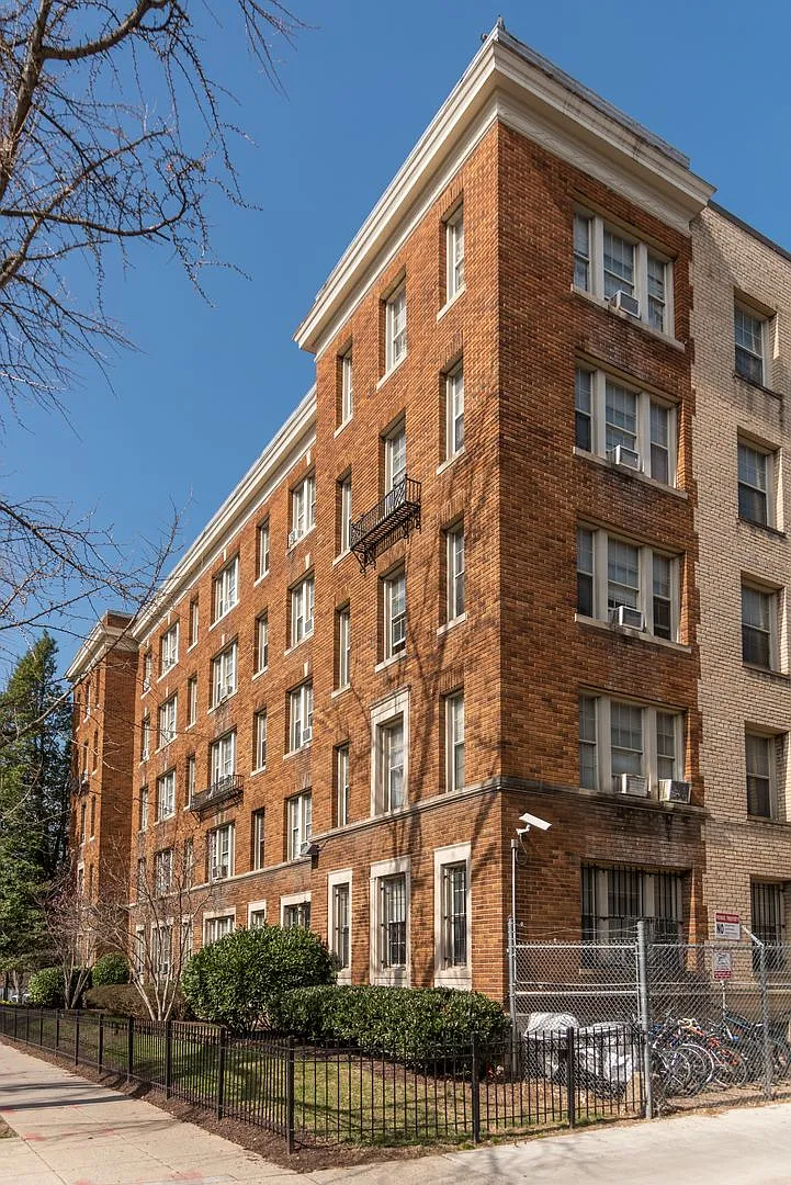 3701 PERSHING — Photo 1