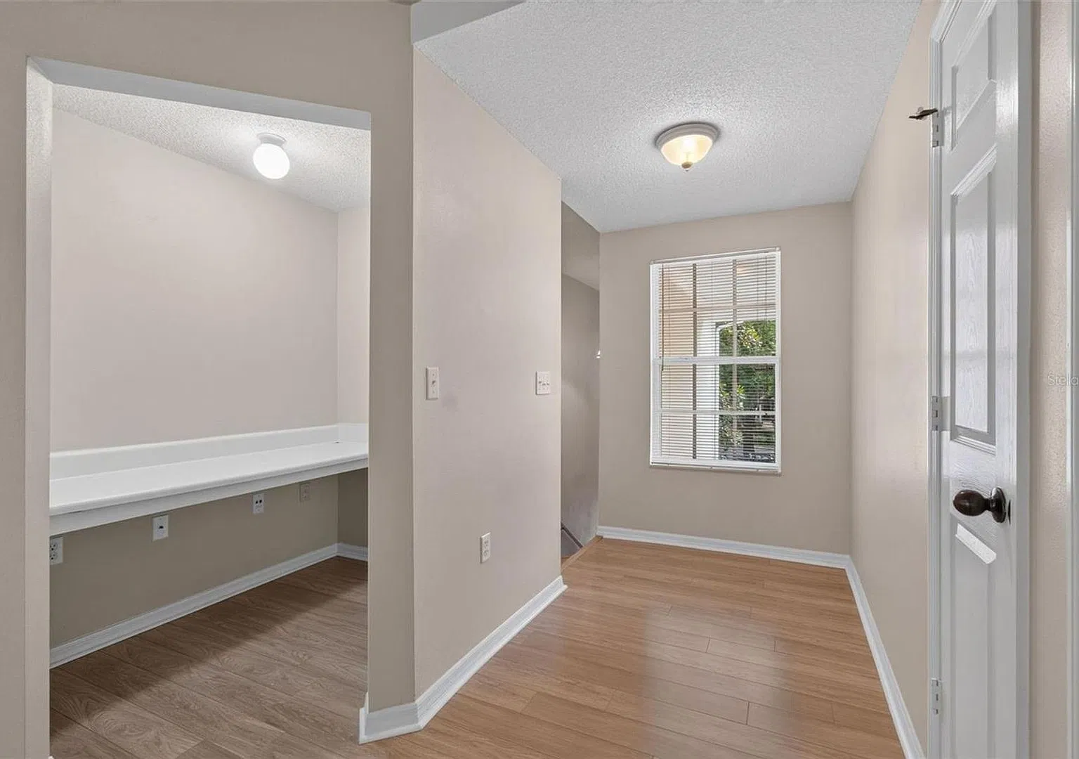 Welcome to this beautiful and spacious 2-bedroom, 2-bathroom second-floor condo in The Links — Photo 4