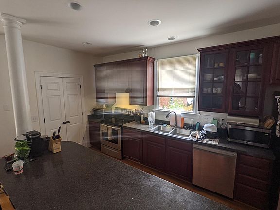 4th image of 725 Catherine St