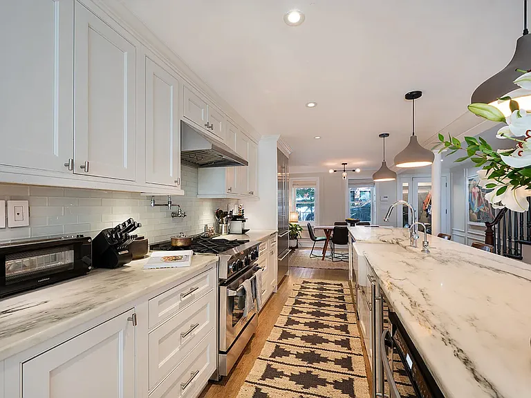 202 Bergen St #TWNHSE — Photo 12