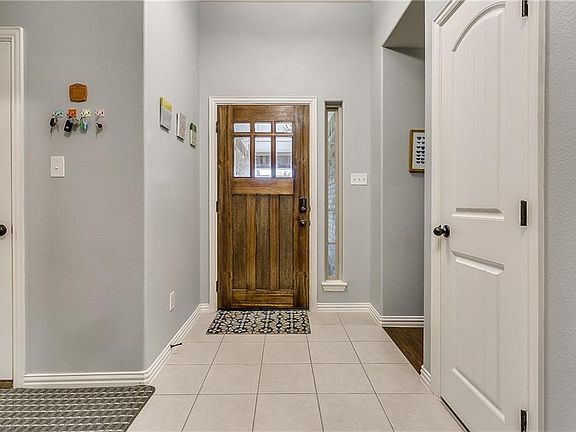 4th image of 1030 Saint Andrews Dr