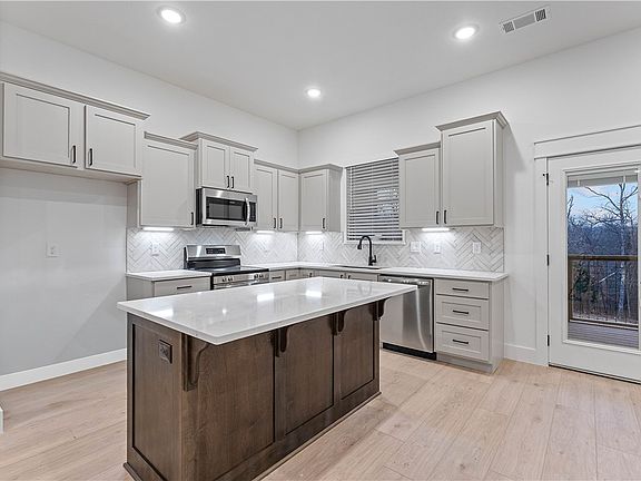 4th image of 30 Duart Dr
