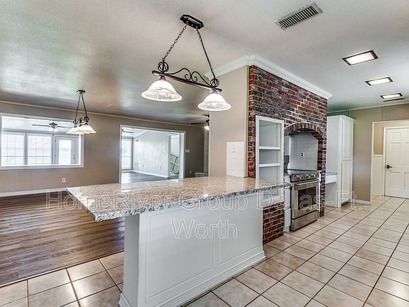 5th image of 107 Lakeside Ln