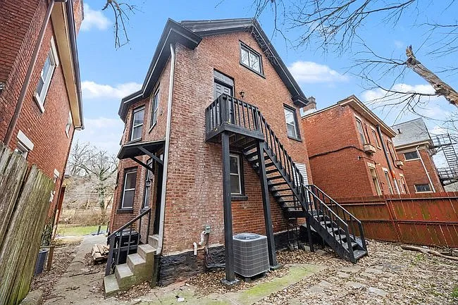 112 Valencia St — Photo 19