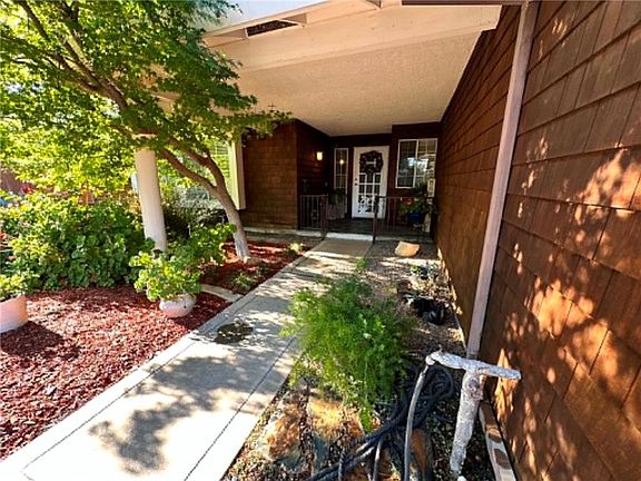 3rd image of 823 Rensselaer Dr