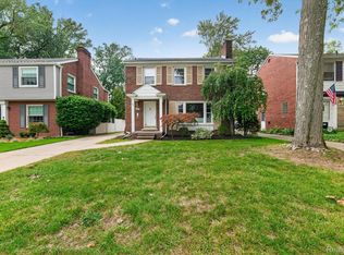 1803 Littlestone Rd, Grosse Pointe Woods, MI 48236