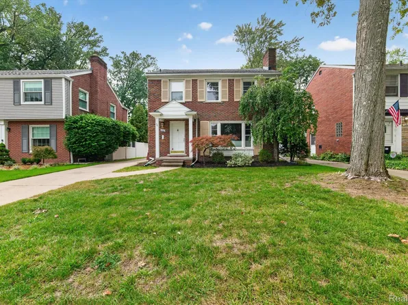 1803 Littlestone Rd, Grosse Pointe Woods, MI 48236