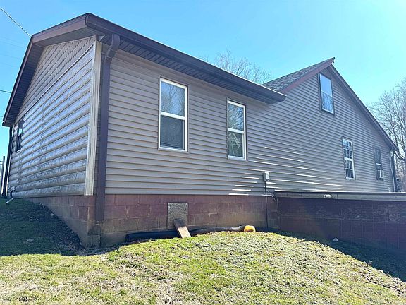 3rd image of 7427 N Red Hill Rd