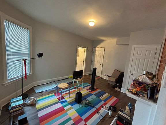 3rd image of 2411 Norwood Ave #1