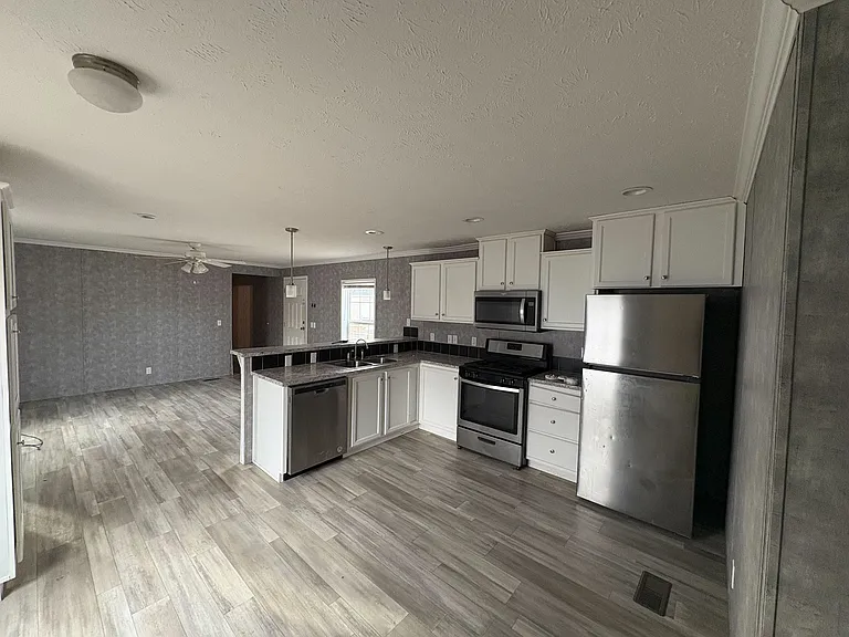 1316 E Mary St — Photo 3