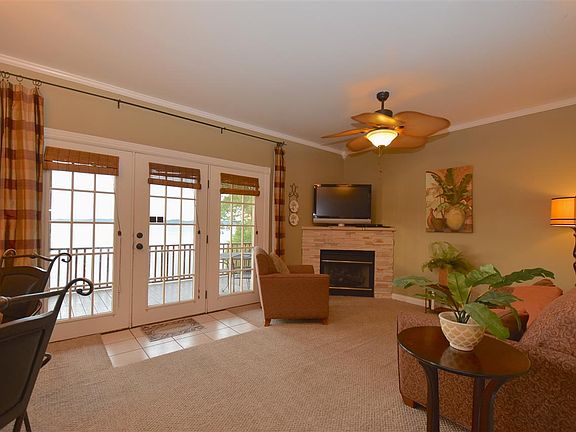 3rd image of 1024 Paradise Dr Unit 4B