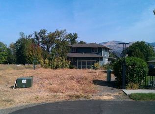 401 Creekside Way, Talent, OR 97540