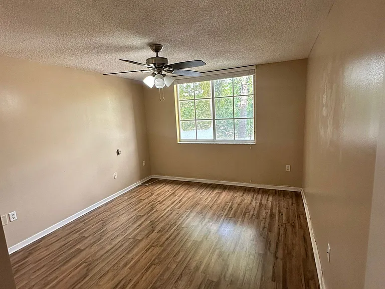 205-4828 State Highway 205 #205 — Photo 3