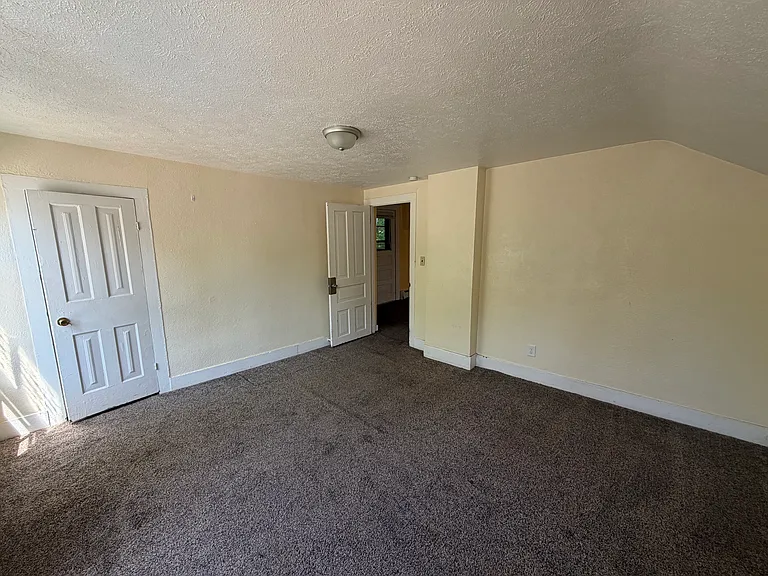 424 W Baraga Ave #B — Photo 7