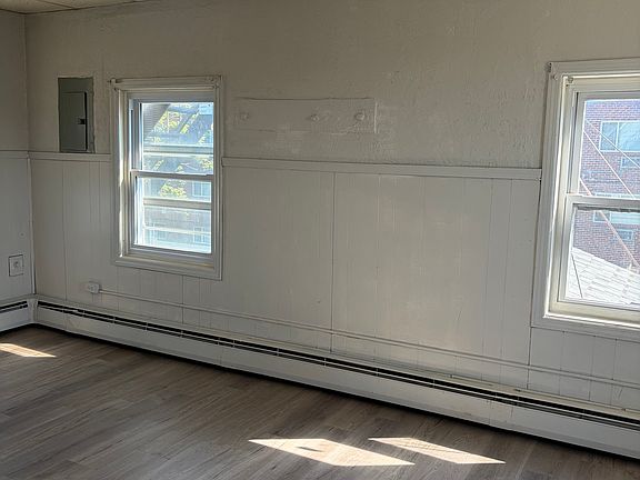 3rd image of 1536 Elmwood Ave APT 3
