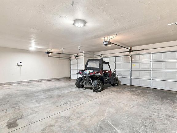 4th image of 1280 Douglas Cir