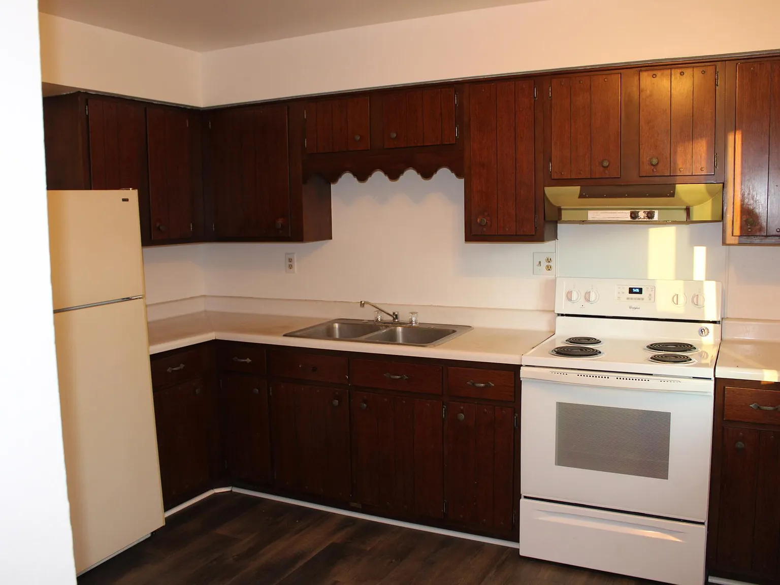 2 bed, $900 — Photo 2