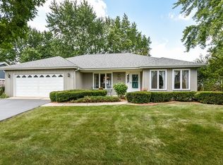 919 Queensbury Ct, Naperville, IL 60563