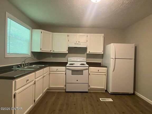 5th image of 75 Carolane Dr
