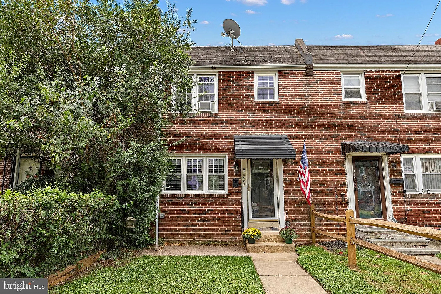 3 bed, 1075 sqft, $2,100 — Photo 1