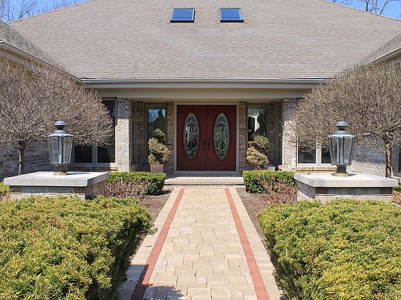 2nd image of 10 Oakwood Dr