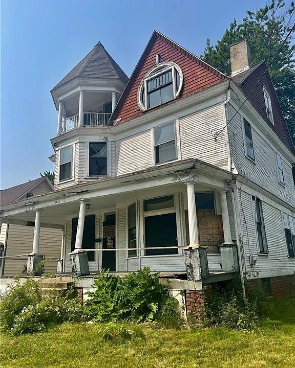 2nd image of 1415 Woodland Ave NW