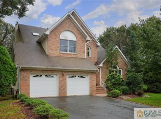 7 Reading Ct, Metuchen, NJ 08840