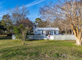 342 Channelview Dr, Anahuac, TX 77514