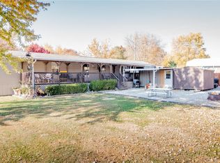 21741 N Harbor Dr, Carlyle, IL 62231