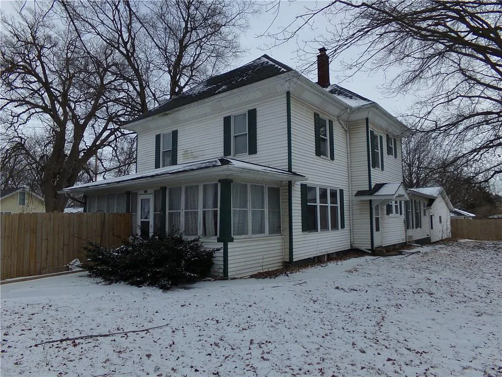 212 N Locust St photo 1