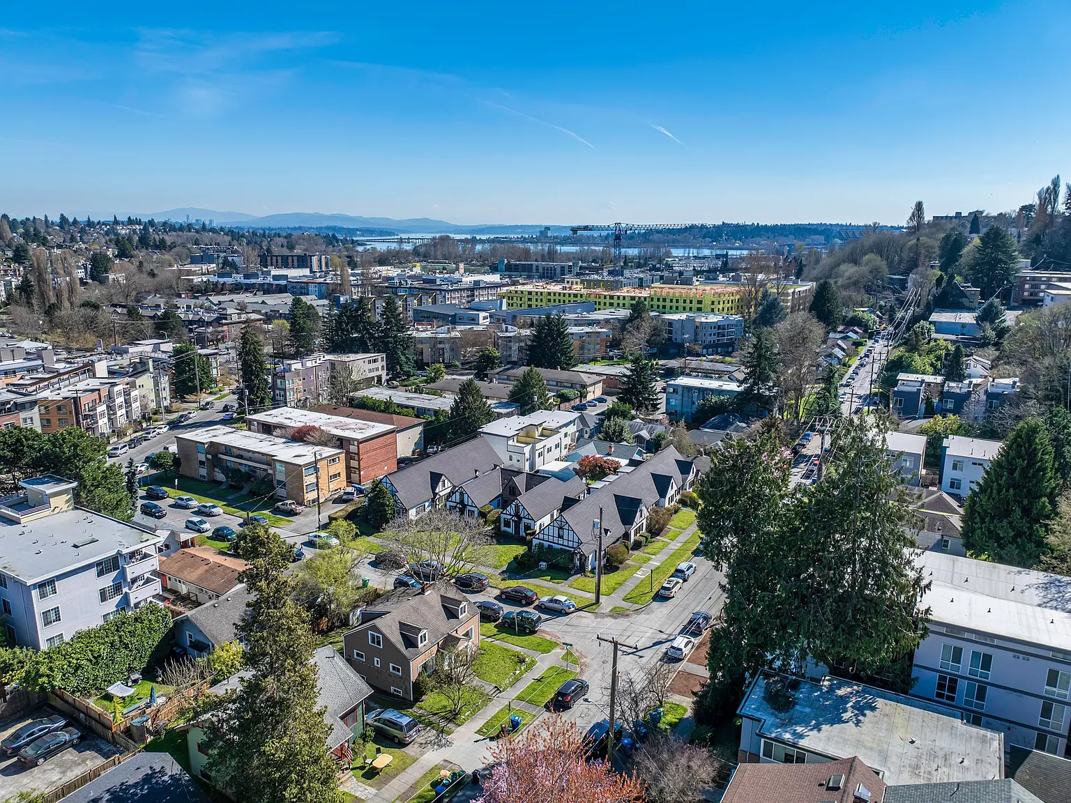 1 Bedroom 1 Bath Townhome close to University Village! — Photo 3