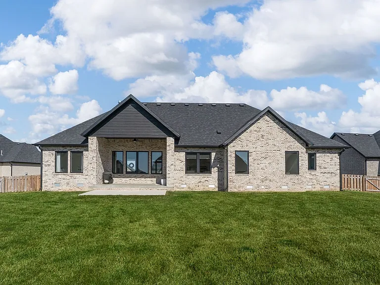4464 E Lancaster Way — Photo 39