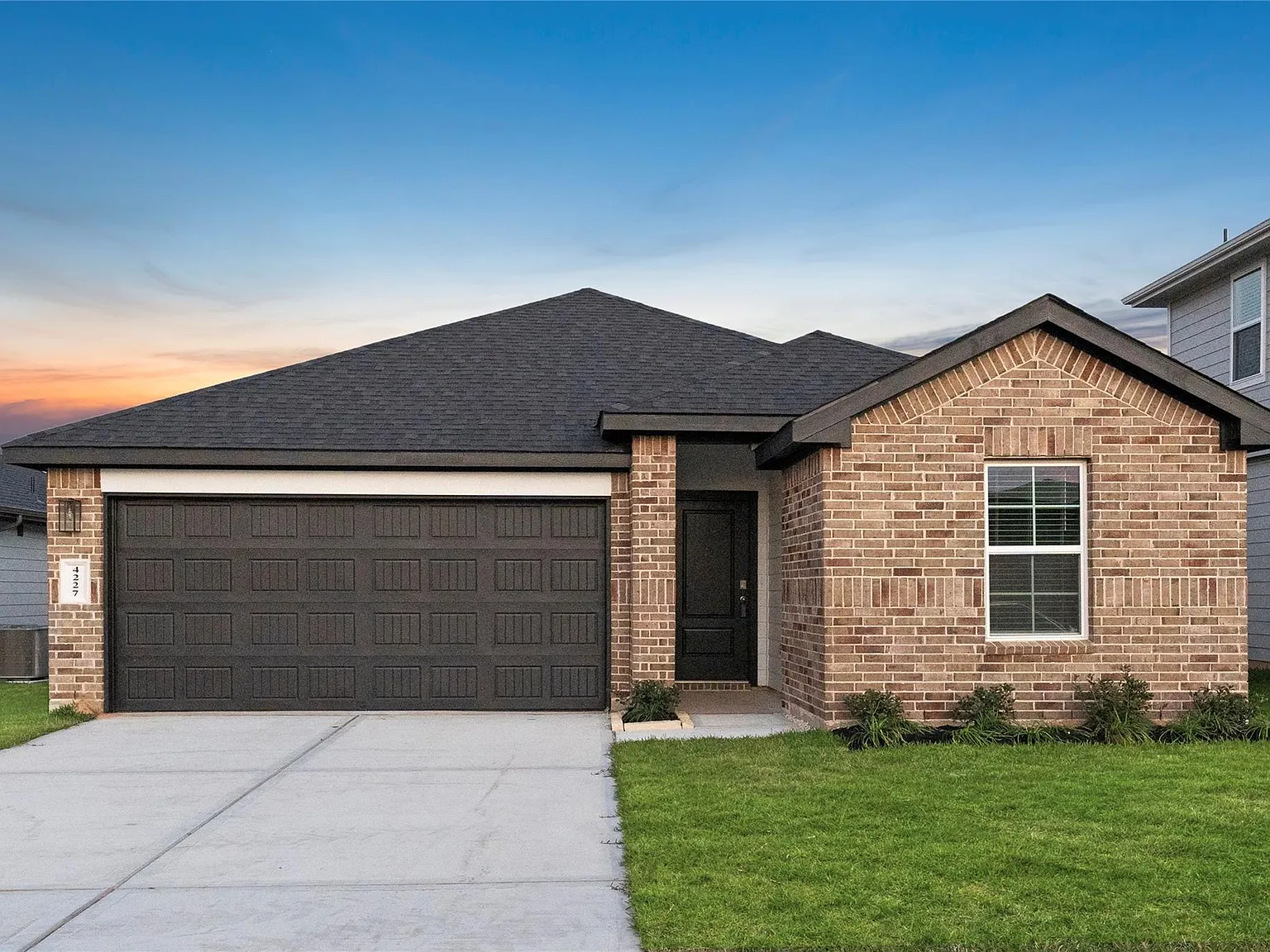 3 bed, 2.0 bath, 1675 sqft, $1,999 — Photo 2