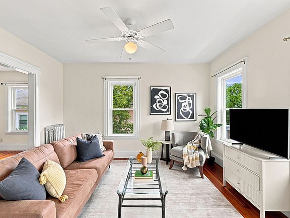 4th image of 11 Lloyd Rd #11