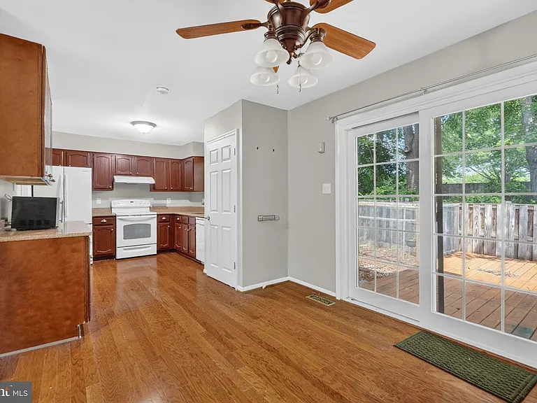 9821 Owens Ct — Photo 17