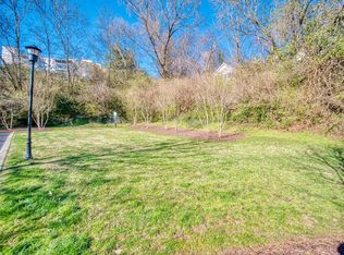 218 Westchase Dr, Nashville, TN 37205