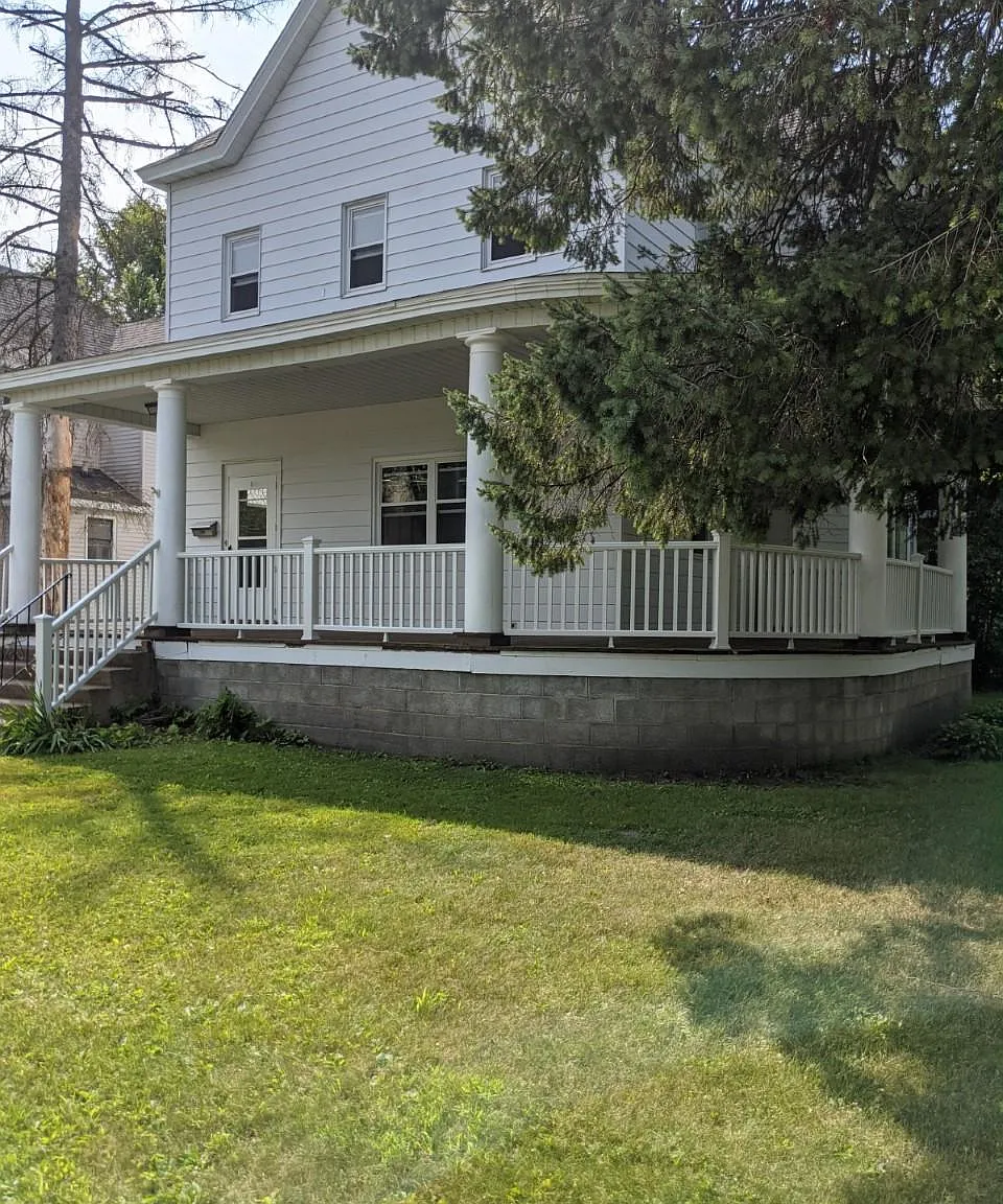 8 bed, 3329 sqft, $1,450 — Photo 2