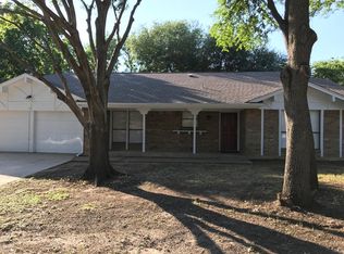 1025 Almond Dr, Mansfield, TX 76063
