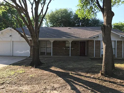 1025 Almond Dr Photo 1