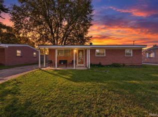9514 Hazel St, Taylor, MI 48180