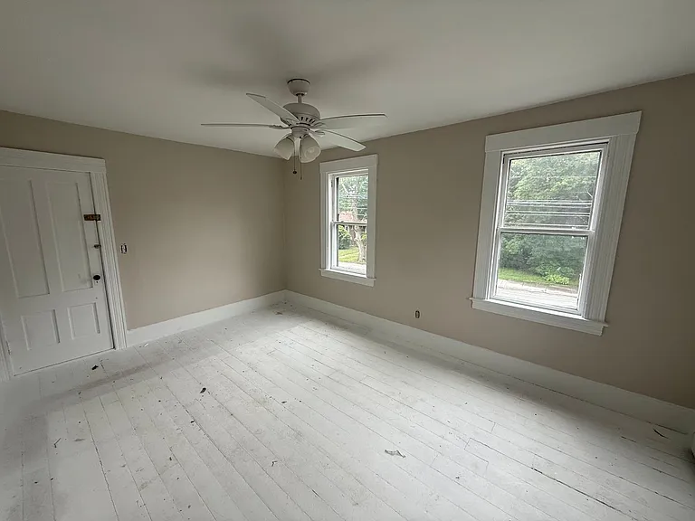 182 Grove St — Photo 3