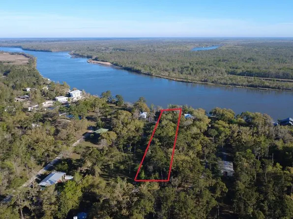 137 Cedar Oaks Ln, Apalachicola, FL 32320