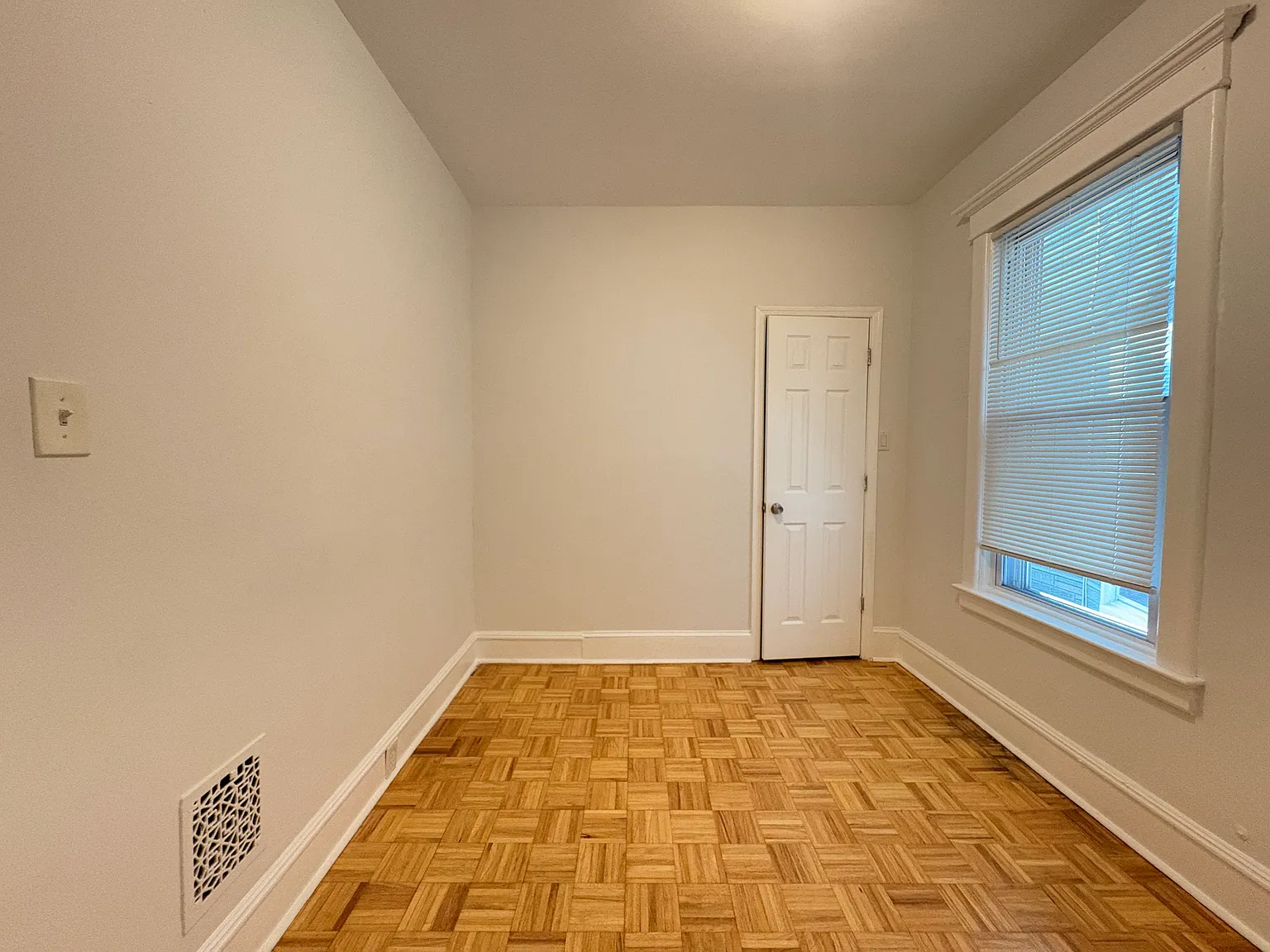 3 bed, 1000 sqft, $2,500 — Photo 4