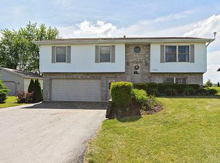 10201 Sharon Ln, Hebron, IL 60034